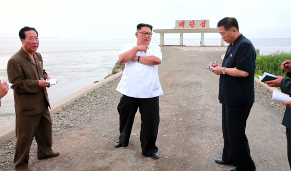 농구공 안고 잠들던 ‘농구광’ 김정은, 통일농구 직관할까?