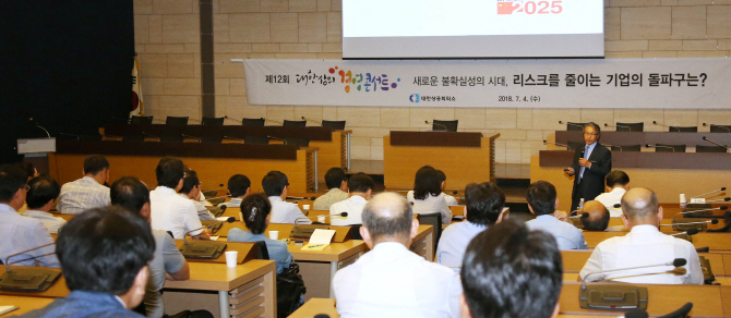 “미·중 무역전쟁, 경제판을 바꿔야 돌파 가능”