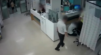 '익산 응급실 폭행' 대응 논란… 의사회 "경찰 미온적 대처"