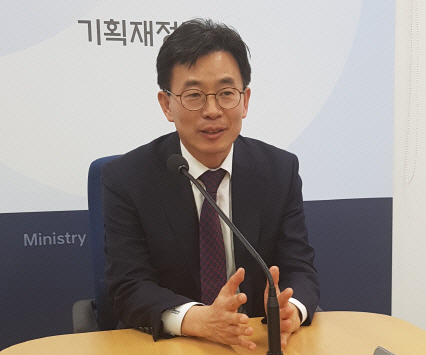 기재부 "신혼부부 취득세 50% 감면 추진..재산세 개편 無"