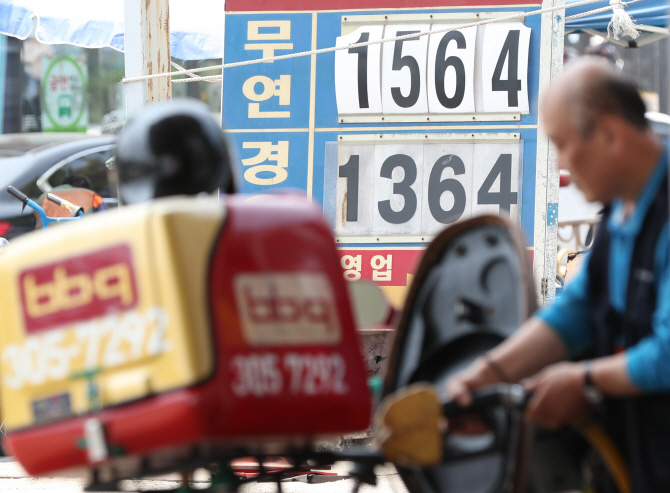 1600원대 주춤했던 휘발유 값 상승세.."이란 핵협상 파기 영향"