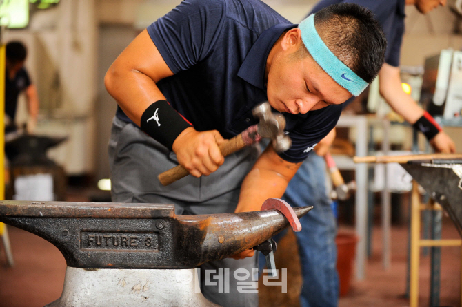 말발굽 편자 담근질 '최고 장제사' 겨룬다