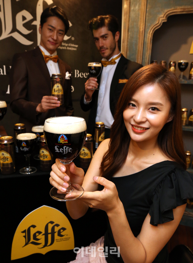 [포토]흑맥주계의 걸작 '레페 브룬' 출시