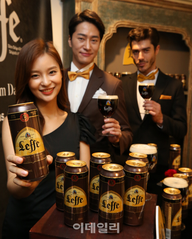 [포토]'레페(Leffe)', 흑맥주계의 걸작 '레페 브룬'-'레페 블론드 선보여