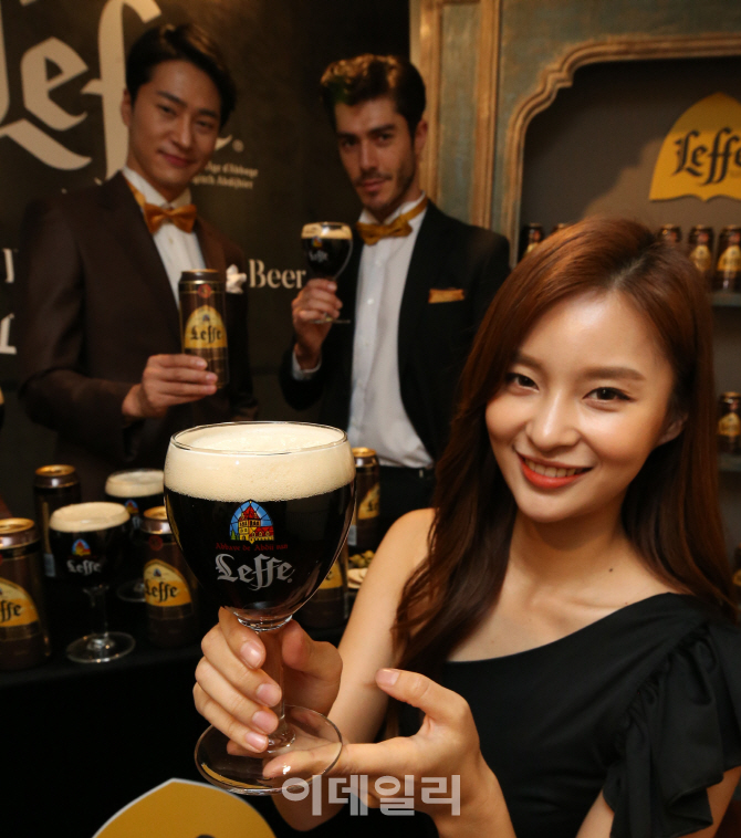 [포토]프리미엄 맥주 '레페(Leffe)', '레페 브룬'과 '레페 블론드 출시