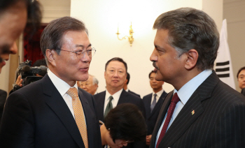 文대통령, ‘쌍용차 해고자 복직’ 당부…마힌드라 회장 “3~4년 내에 1.3조 재투자”(종합)