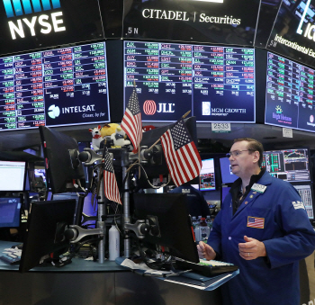 [뉴욕증시]2000억달러 관세폭탄 여파…다우 5일만 하락반전