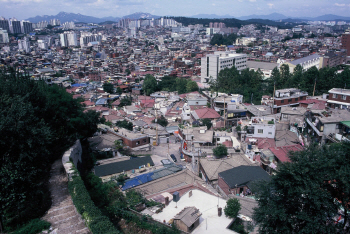 “달동네라도 부촌 옆은 안돼”…이상한 ‘도시재생 뉴딜’ 신청 기준