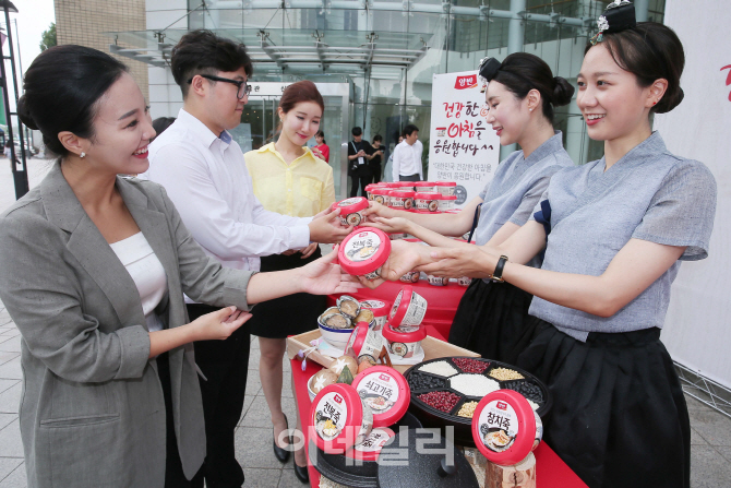 [포토]동원 양반죽, 직장인 아침먹기 캠페인