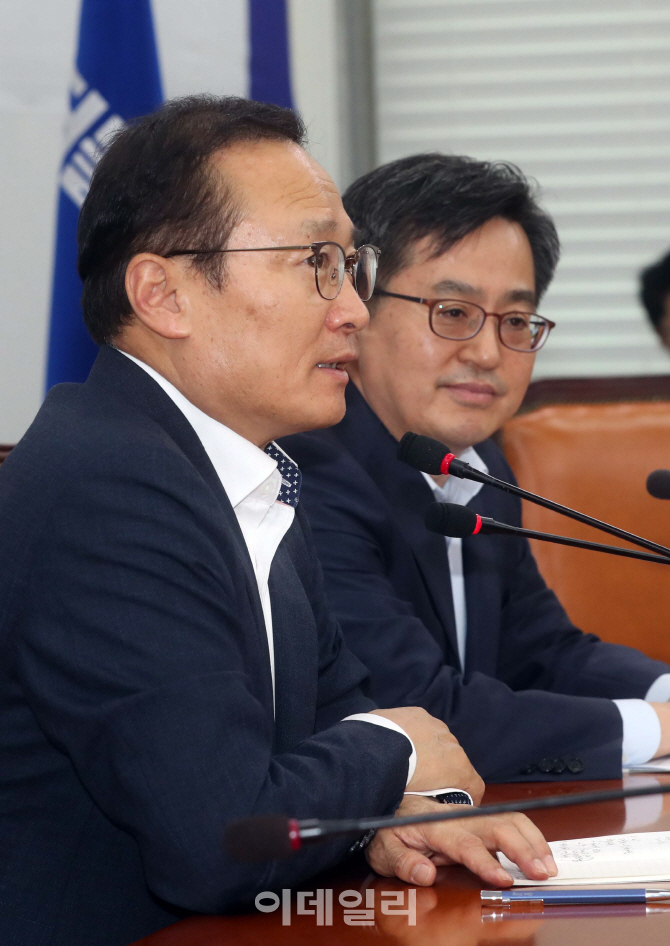 [포토]김동연 부총리 예방 받은 홍영표 원내대표
