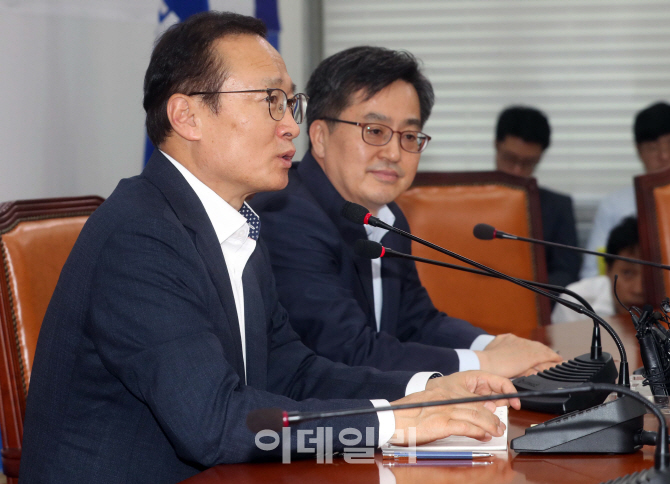 [포토]김동연 부총리 예방 받은 홍영표 민주당 원내대표