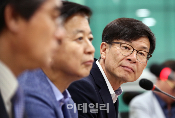 [포토]'발언 듣는 김상조 공정위원장'