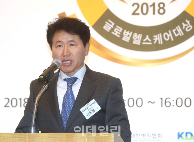 [포토]인사말하는 김형철 이데일리 사장