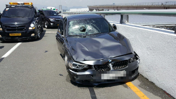 '김해공항 사고' 피해자 가족 "BMW 운전자 급발진 우겼다"