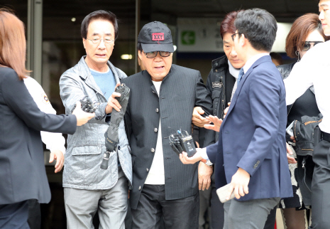 檢, 2심서 '그림 대작' 조영남에 징역 1년6월 구형