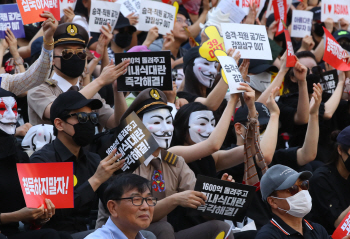 거리 나선 대한항공·아시아나항공 직원연대.."조양호·박삼구 퇴진"