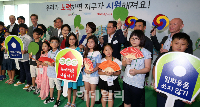 [포토]시원한 지구를 위해 부채 사용해요!