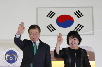 돌아온 文대통령의 3대 난제 ‘최저임금·개각 여부·북미협상’