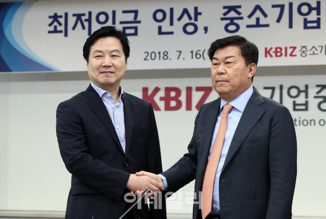 [포토]'악수하는 홍종학-박성택'