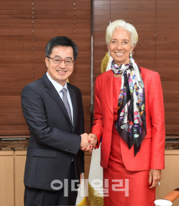 IMF, 세계경제 성장률 전망 3.9% 유지.."무역갈등 확대"