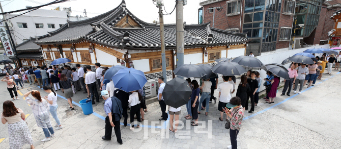 [포토]초복, 삼계탕 식당에 몰린 인차