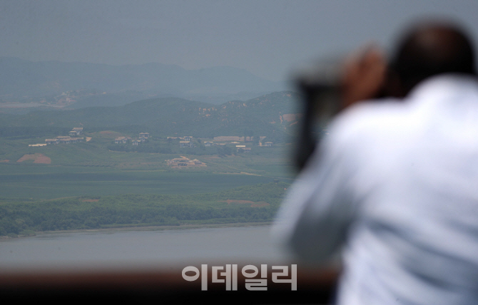 [포토]'폭염에 뿌옇게 보이는 북한'