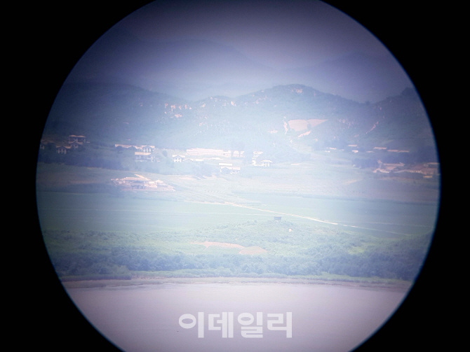 [포토]'폭염, 인적 없는 북한 개풍군'