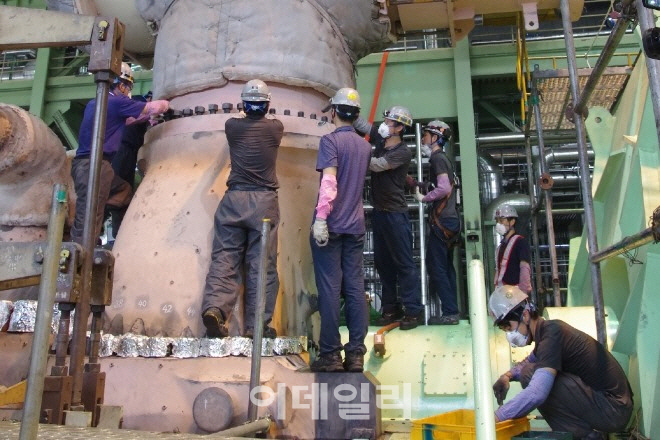 폭염 속에 여름 전력수요도 급증.."공급 안정적"