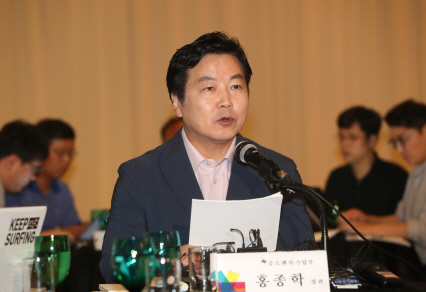 홍종학 장관 "모든 수단 동원해 서민경제 살릴 것"