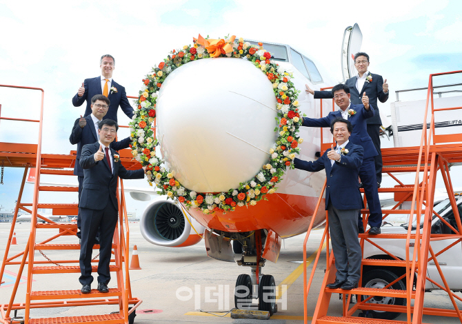 제주항공, 첫 직접 구매 항공기 B737-800 도입..35호기