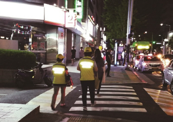年 32만명 이용 안심귀가스카우트…인력부족에 길거리서 '발동동'