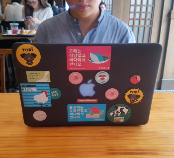 "치킨도 생명입니다"…치믈리에 행사 급습한 치맥 애호가
