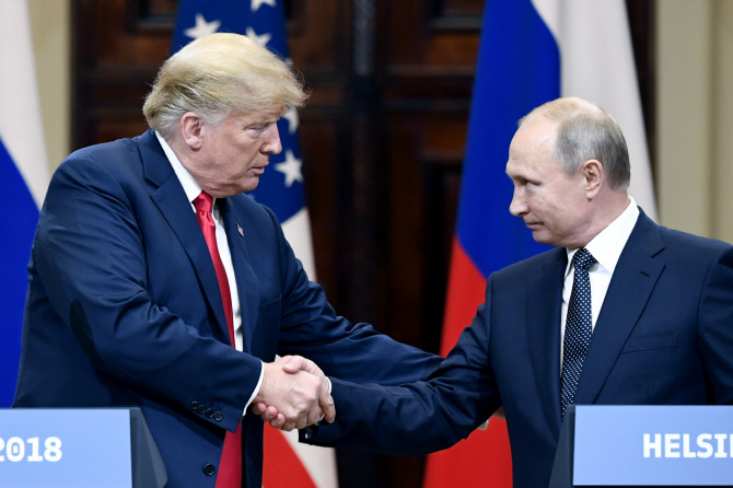 트럼프-푸틴, 두 번째 정상회담 연기…백악관 "내년초 이후 추진"
