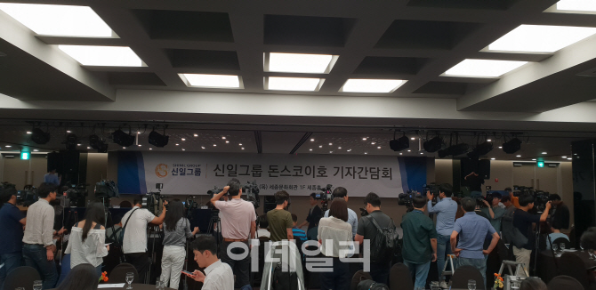 신일그룹 ‘돈스코이호’ 기자회견에 쏠린 취재 열기