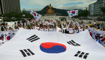 국학원, 광복절 행사로 전국서 태극기 플래시몹 진행
