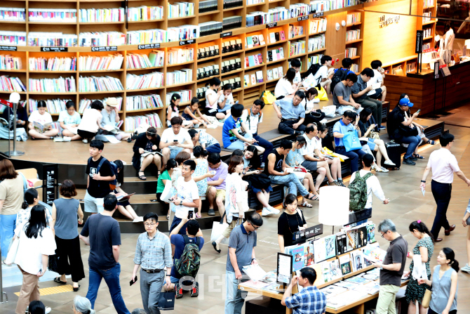 [포토]폭염에 쇼핑몰 ‘북적’
