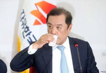 김병준 “‘강남불패’ 신화와 싸워도…부동산정책 잘못돼”