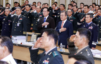 文대통령, 국방개혁 모두발언 “軍통수권자로서 국방개혁 완수”