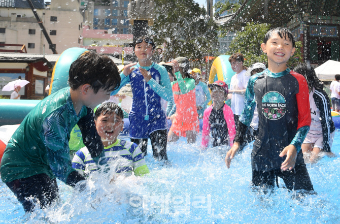 [포토]'조계사,물놀이장으로 변신'