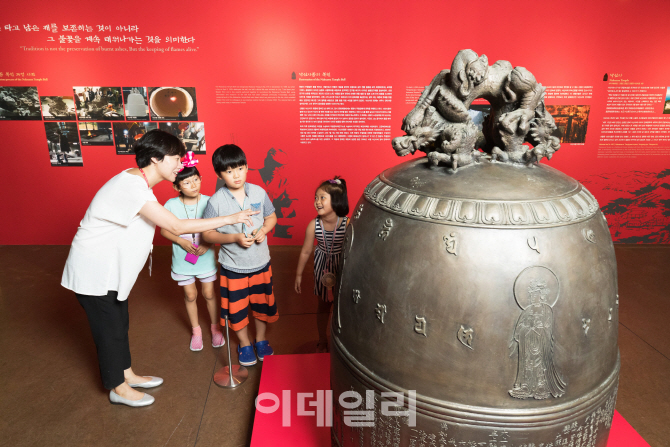 한국 범종의 우수성을 확인하다 '롯데월드 특별전 개최'