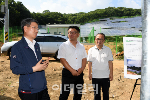 [포토]류광수 산림청 차장, 태양광발전사업현장 안전점검