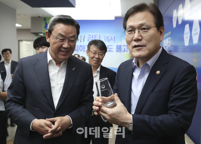 [포토]이것이 금융위가 시민들을 위해 제작한 물컵