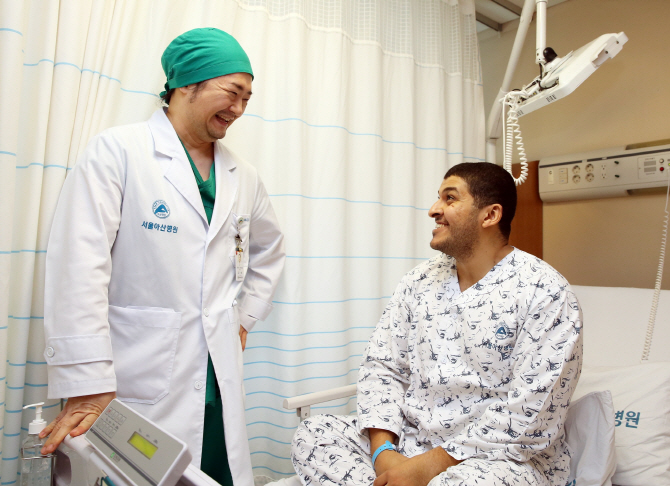 복강경 수술로 이집트 외과의사 다발성 간세포암 절제 성공