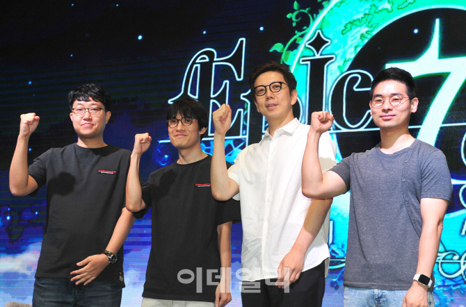 [포토]모바일 턴제 RPG ‘에픽세븐’ 파이팅!