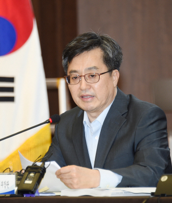 [2018세법개정]5년간 2.5조 세금 덜 걷는다..기대 반 우려 반