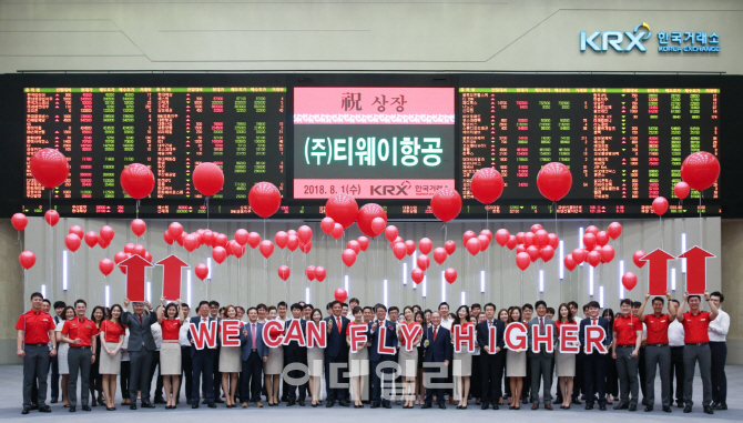 티웨이항공, 창립 8년 만에 유가증권시장 상장..제 2도약