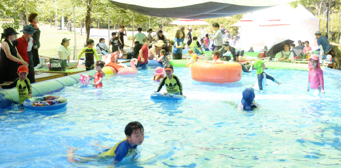 [포토] 전주동물원에 마련된 어린이 물놀이장