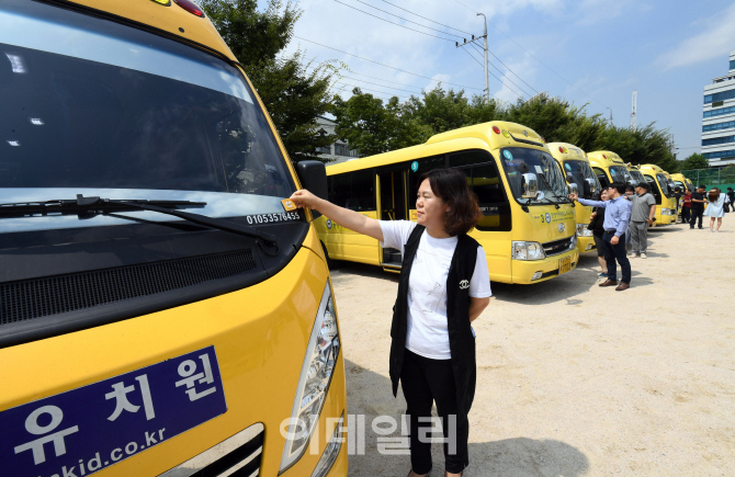 [포토]'슬리핑차일드 체크(갇힘예방) 시스템' 설치하는 성동구