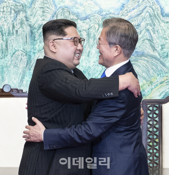 문재인·김정은 판문점선언 100일 ‘전쟁에서 평화로 대전환’