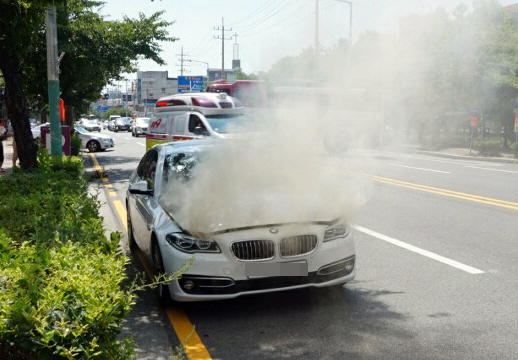 [포토] BMW 520d 주행 중 화재…이번엔 전남 목포